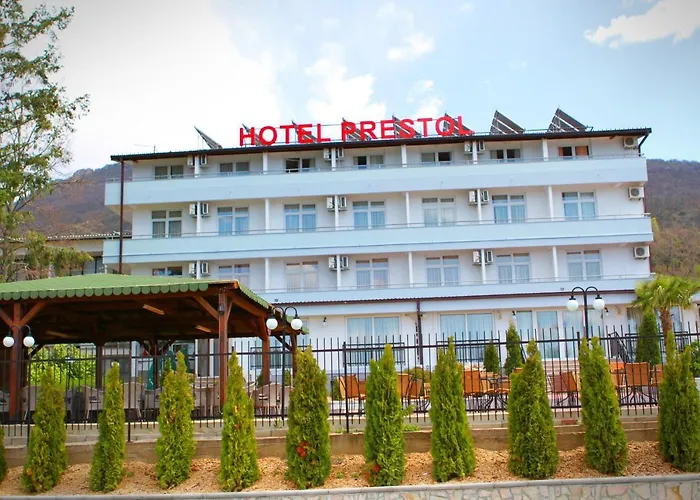 Hotel near College: Hotel Prestol